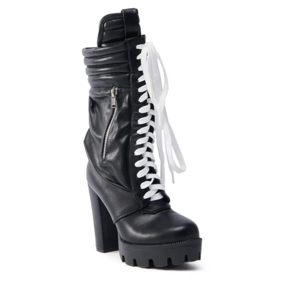 Stylish Black High Heel Boots - Picture 2 of 5
